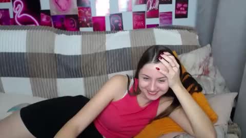 Snapshot of milanaroz chatting on February 10, 3:53 pm milanaroz online show from February 10, 3:53 pm