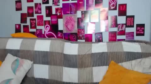 Snapshot of milanaroz chatting on February 11, 5:47 am milanaroz online show from February 11, 5:47 am