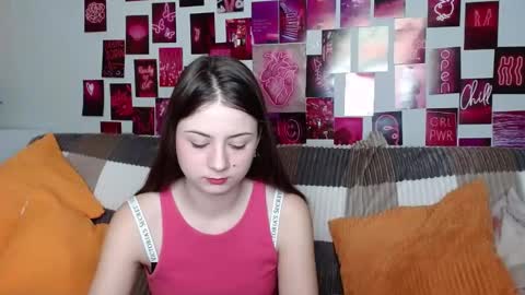 Snapshot of milanaroz chatting on February 4, 5:53 am milanaroz online show from February 4, 5:53 am