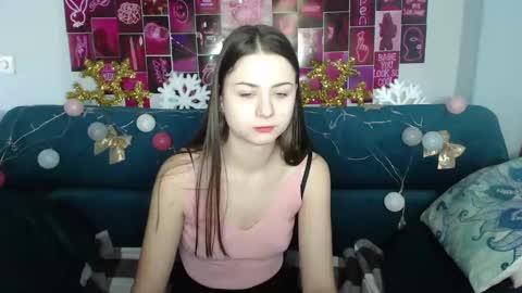 Snapshot of milanaroz chatting on January 4, 5:48 am milanaroz online show from January 4, 5:48 am