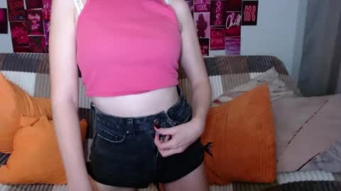 Snapshot of milanaroz chatting on January 31, 5:51 am milanaroz online show from January 31, 5:51 am