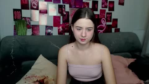 Snapshot of milanaroz chatting on October 16, 4:59 am milanaroz online show from October 16, 4:59 am