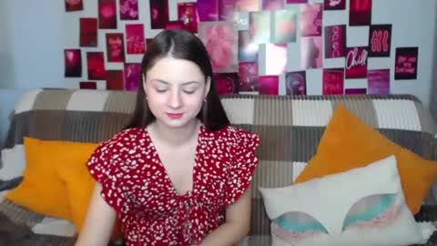 Snapshot of milanaroz chatting on March 9, 5:44 am milanaroz online show from March 9, 5:44 am
