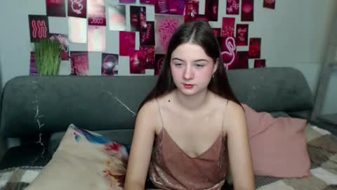 Snapshot of milanaroz chatting on October 18, 5:10 am milanaroz online show from October 18, 5:10 am
