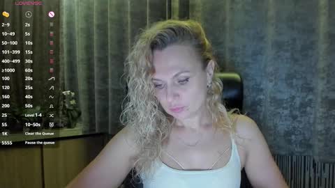 Snapshot of milanna_x chatting on October 4, 6:56 pm milanna_x online show from October 4, 6:56 pm