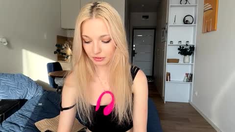 Millla online show from October 8, 1:26 pm
