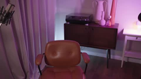 Snapshot of mileeena chatting on December 19, 2:24 pm M Telegram mamagotachannel online show from December 19, 2:24 pm