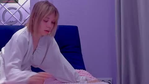 Snapshot of milena_brilliant chatting on October 9, 10:19 am Milena online show from October 9, 10:19 am