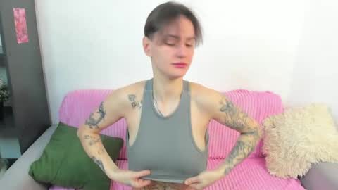 milenakeeks online show from April 10, 1:55 am