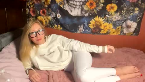 milf4everjenna online show from February 6, 3:32 am