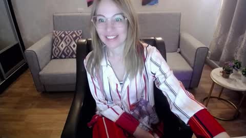 Snapshot of milf_for_u777 chatting on October 6, 9:15 am milf_for_u777 online show from October 6, 9:15 am
