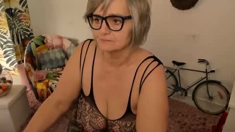Snapshot of milfelladd69 chatting on January 22, 9:02 am MilfElla online show from January 22, 9:02 am