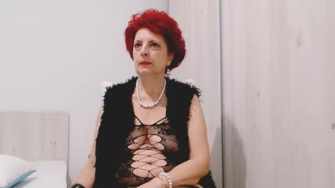 Milfsupreme online show from November 18, 12:50 pm