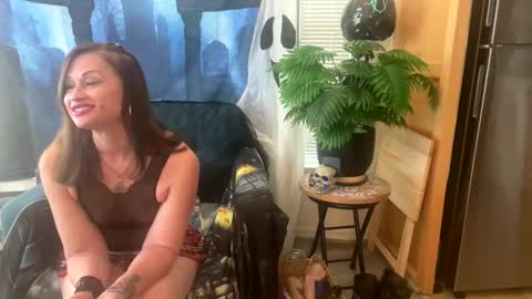 Mia online show from October 27, 10:26 pm