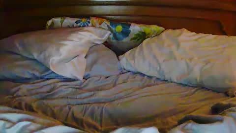Snapshot of milfytitts chatting on October 22, 1:38 pm milfytitts online show from October 22, 1:38 pm