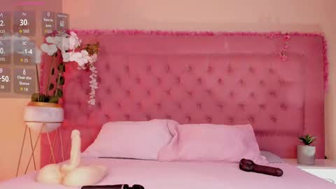 Snapshot of mili_moon_ chatting on September 18, 12:37 pm online show from September 18, 12:37 pm