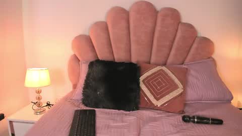 milky_majo online show from July 28, 2:13 pm