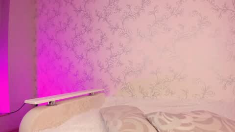 Snapshot of milky_waybaby chatting on December 31, 5:44 am Vivian online show from December 31, 5:44 am