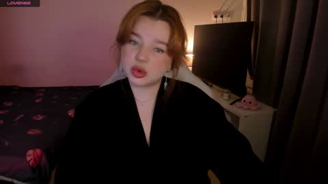 Snapshot of milky_wayx chatting on December 9, 5:07 am Lisa online show from December 9, 5:07 am