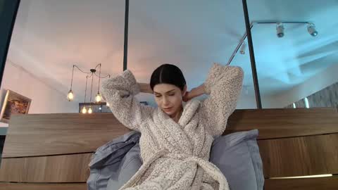 milla bella online show from March 8, 2:04 am