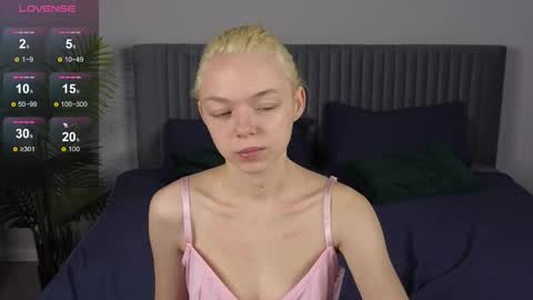 Snapshot of millaholt chatting on October 10, 8:30 am Hello Im Mila online show from October 10, 8:30 am