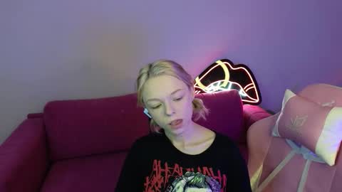 Snapshot of millaholt chatting on September 13, 1:35 am Hello Im Mila online show from September 13, 1:35 am