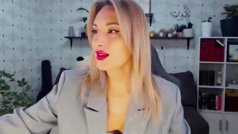 MillaXQueen online show from February 4, 4:10 pm