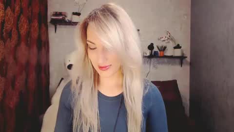 MillaXQueen online show from February 3, 12:57 pm