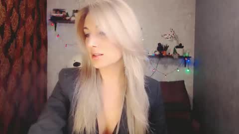 MillaXQueen online show from January 18, 10:28 am