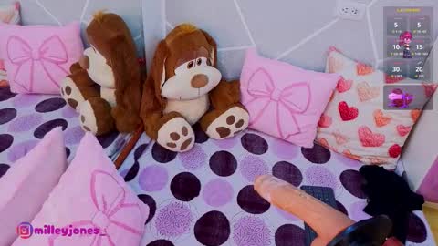 milleyjones_ online show from February 5, 9:18 pm