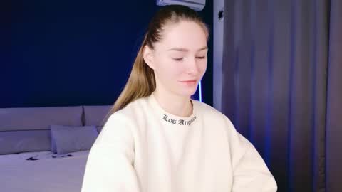 Mila online show from November 16, 7:54 am