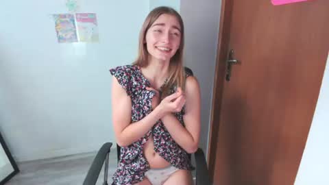 millie_lacroix online show from July 29, 1:22 pm