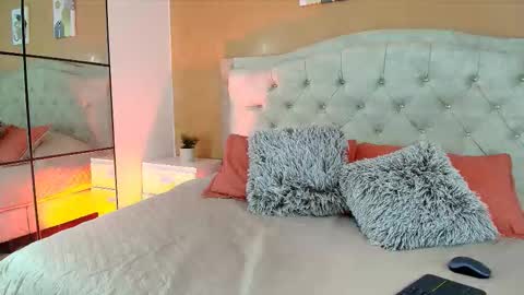 Snapshot of milly_blum chatting on October 13, 1:03 pm M I L L Y online show from October 13, 1:03 pm