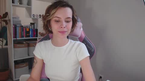 Snapshot of milly_ross23 chatting on December 22, 12:27 pm Milly online show from December 22, 12:27 pm