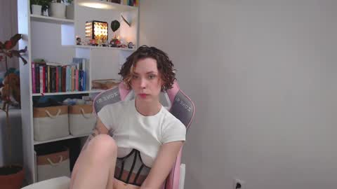 Snapshot of milly_ross23 chatting on January 19, 7:25 am Milly online show from January 19, 7:25 am
