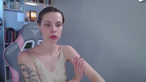 Snapshot of milly_ross23 chatting on February 17, 7:14 am Milly online show from February 17, 7:14 am