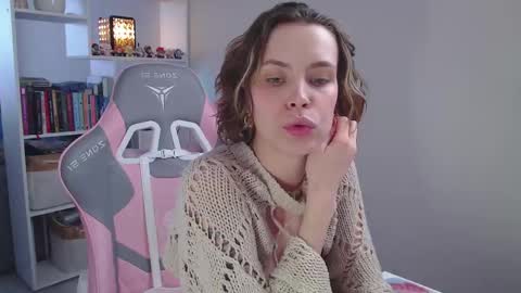Snapshot of milly_ross23 chatting on February 22, 7:34 am Milly online show from February 22, 7:34 am