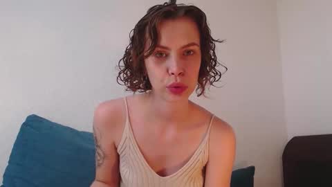 Snapshot of milly_ross23 chatting on September 17, 9:29 am Milly online show from September 17, 9:29 am