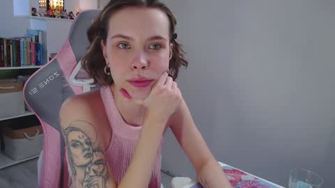 Snapshot of milly_ross23 chatting on February 2, 8:13 am Milly online show from February 2, 8:13 am