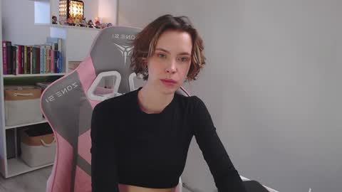 Snapshot of milly_ross23 chatting on February 1, 7:05 am Milly online show from February 1, 7:05 am