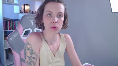 Snapshot of milly_ross23 chatting on February 24, 6:36 am Milly online show from February 24, 6:36 am