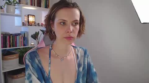 Snapshot of milly_ross23 chatting on February 25, 7:09 am Milly online show from February 25, 7:09 am