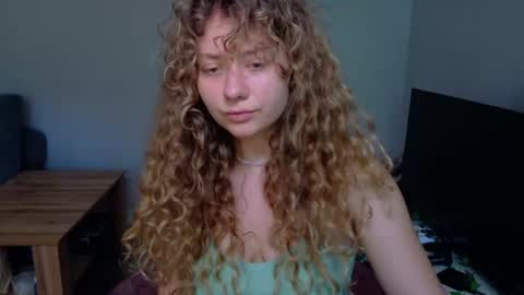 milounee online show from July 8, 8:16 am