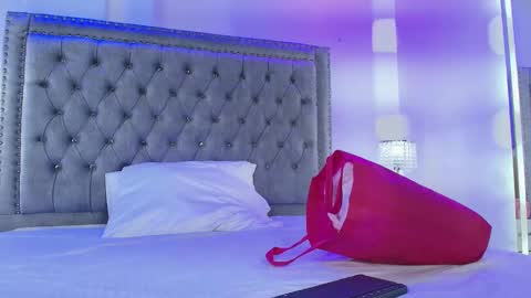 Milu ballmer  online show from March 9, 11:25 am