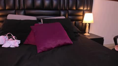 Snapshot of milu_w4llace chatting on February 13, 10:00 pm Milu Wallace online show from February 13, 10:00 pm