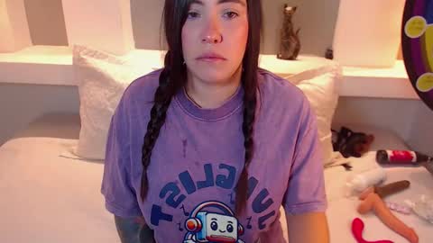 Snapshot of milu_w4llace chatting on September 26, 12:30 am Milu Wallace online show from September 26, 12:30 am