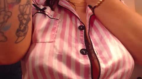 Milu Wallace  online show from November 13, 2:10 am