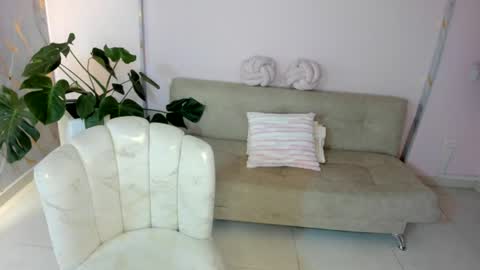 Milu online show from July 14, 1:49 pm