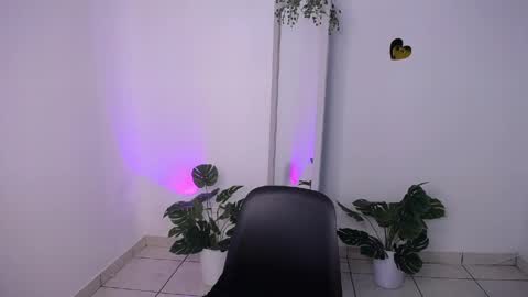 Mily Ortiz online show from April 7, 4:20 pm