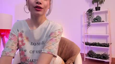Mimi online show from May 30, 1:53 pm